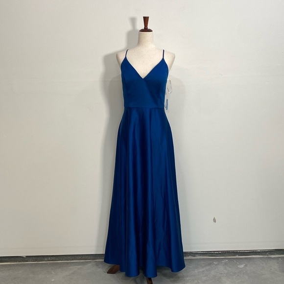 Elegant Blue Midi Dress - Picture 2 of 12